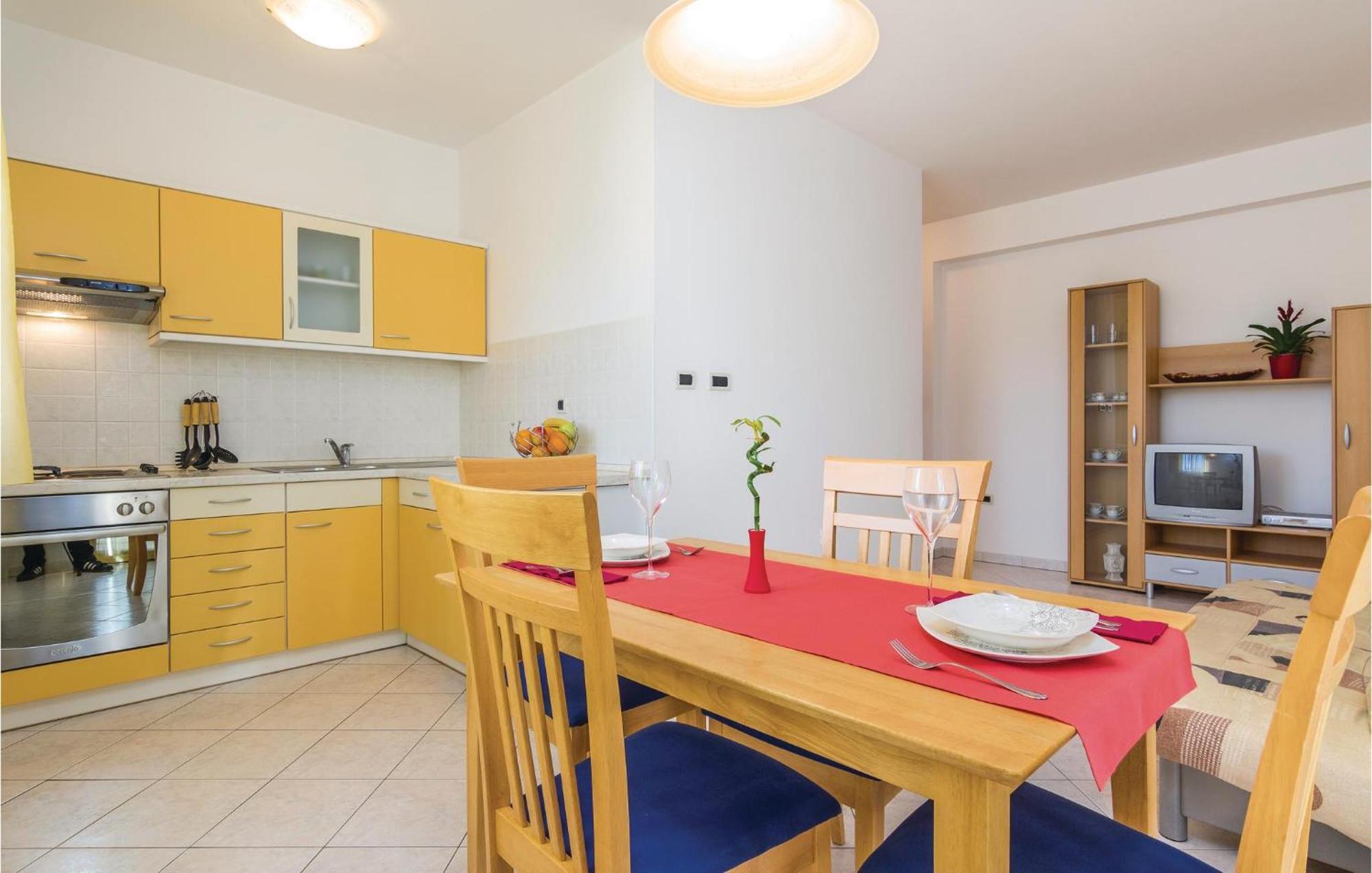 Cozy Apartment In Porec With Wifi ภายนอก รูปภาพ
