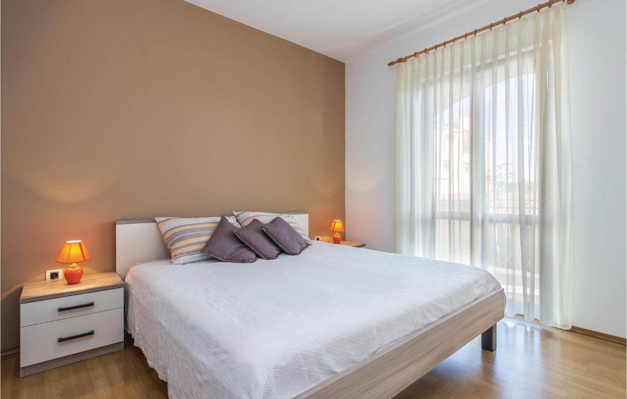 Cozy Apartment In Porec With Wifi ภายนอก รูปภาพ