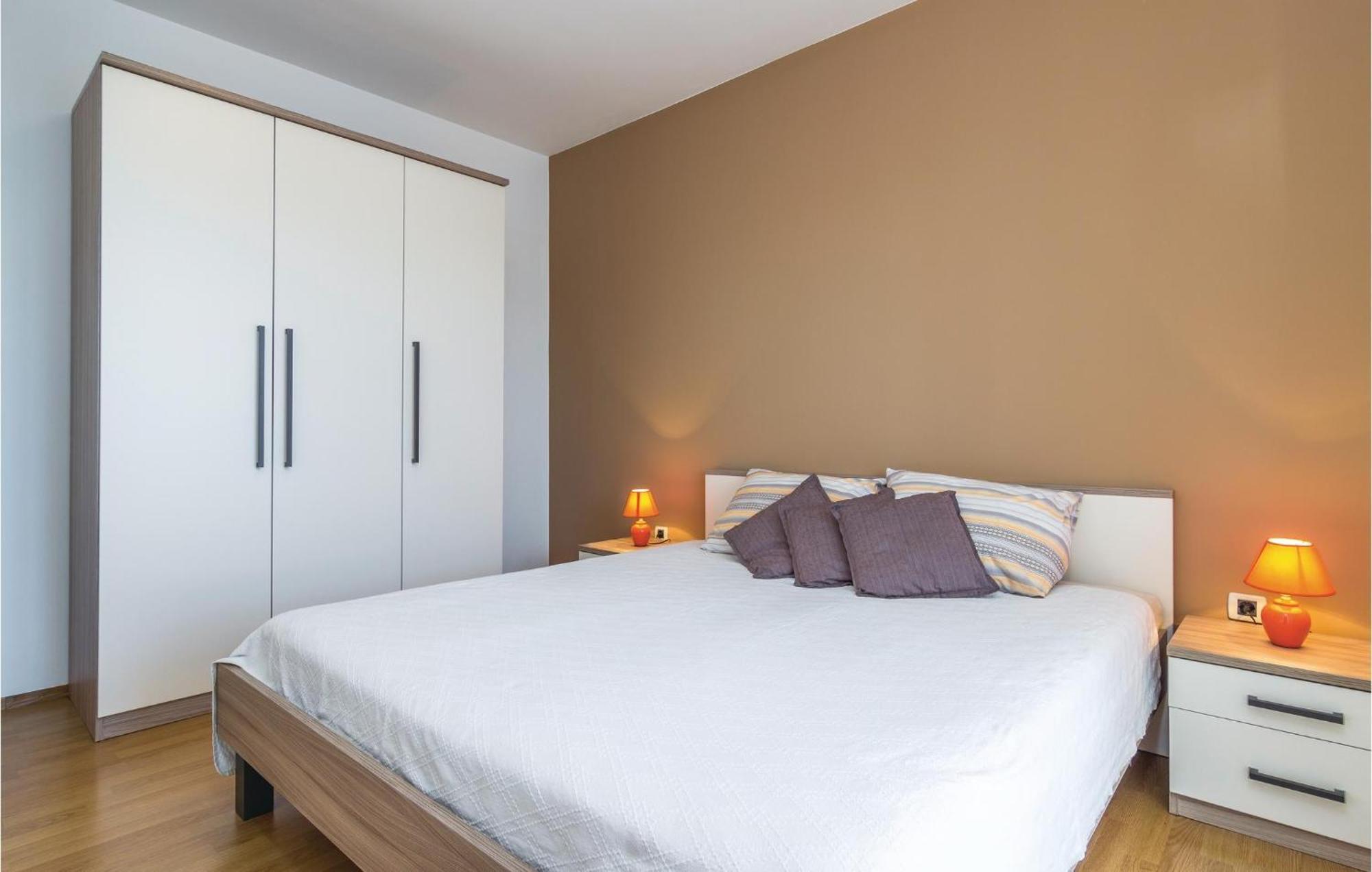 Cozy Apartment In Porec With Wifi ภายนอก รูปภาพ