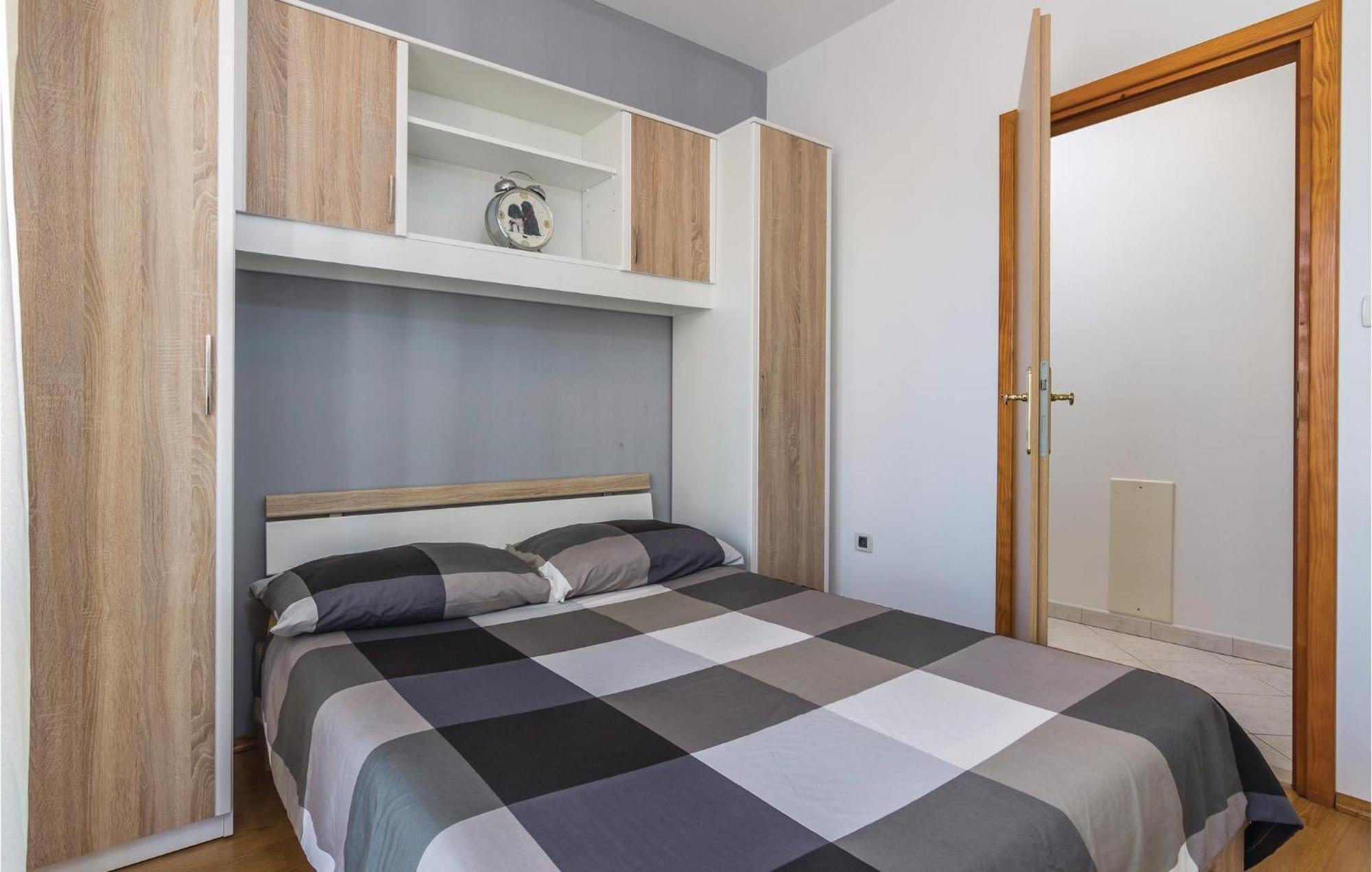 Cozy Apartment In Porec With Wifi ภายนอก รูปภาพ