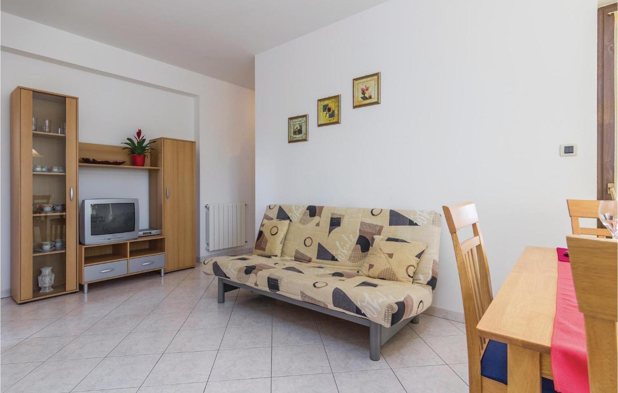Cozy Apartment In Porec With Wifi ภายนอก รูปภาพ