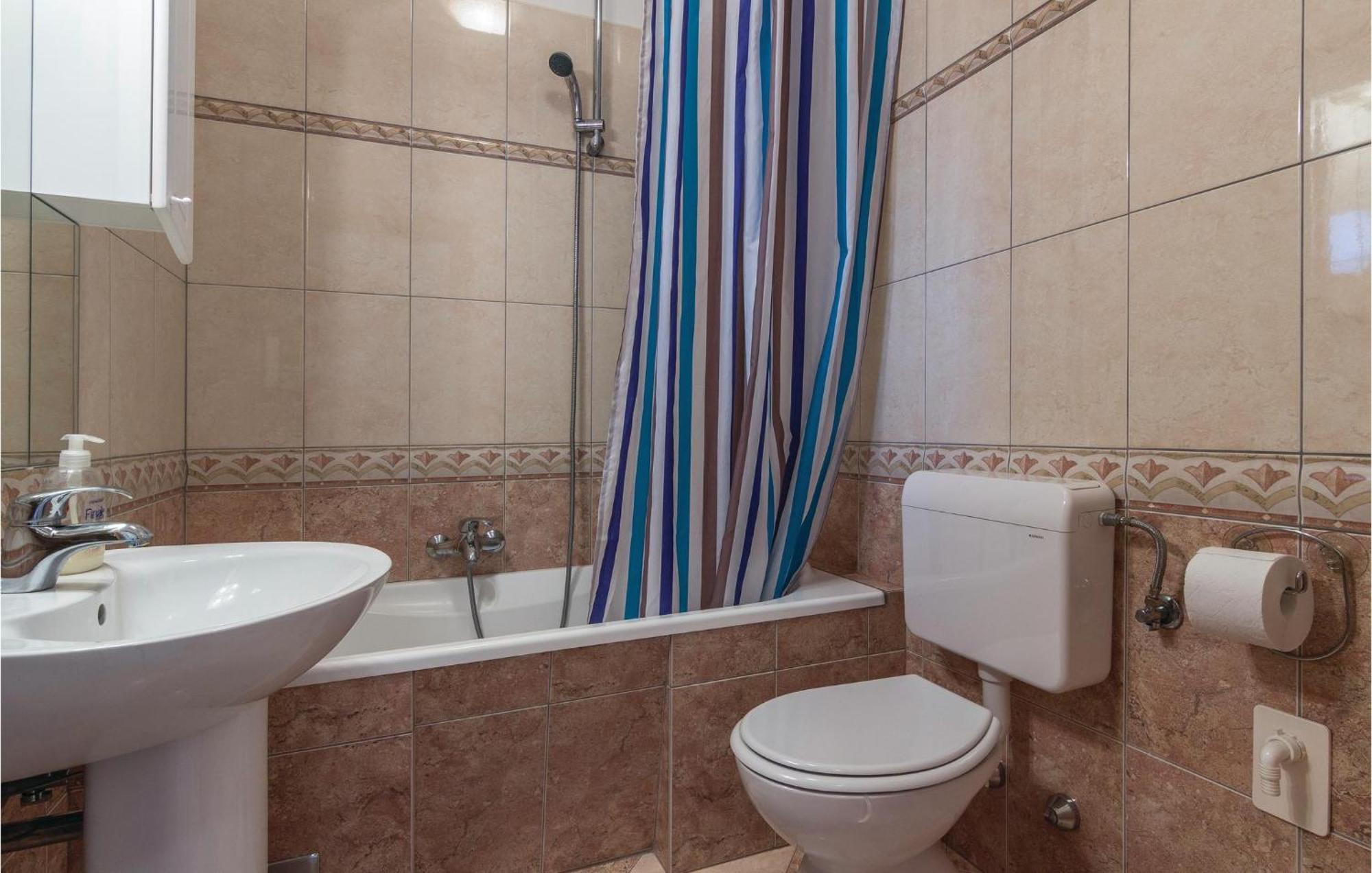 Cozy Apartment In Porec With Wifi ภายนอก รูปภาพ