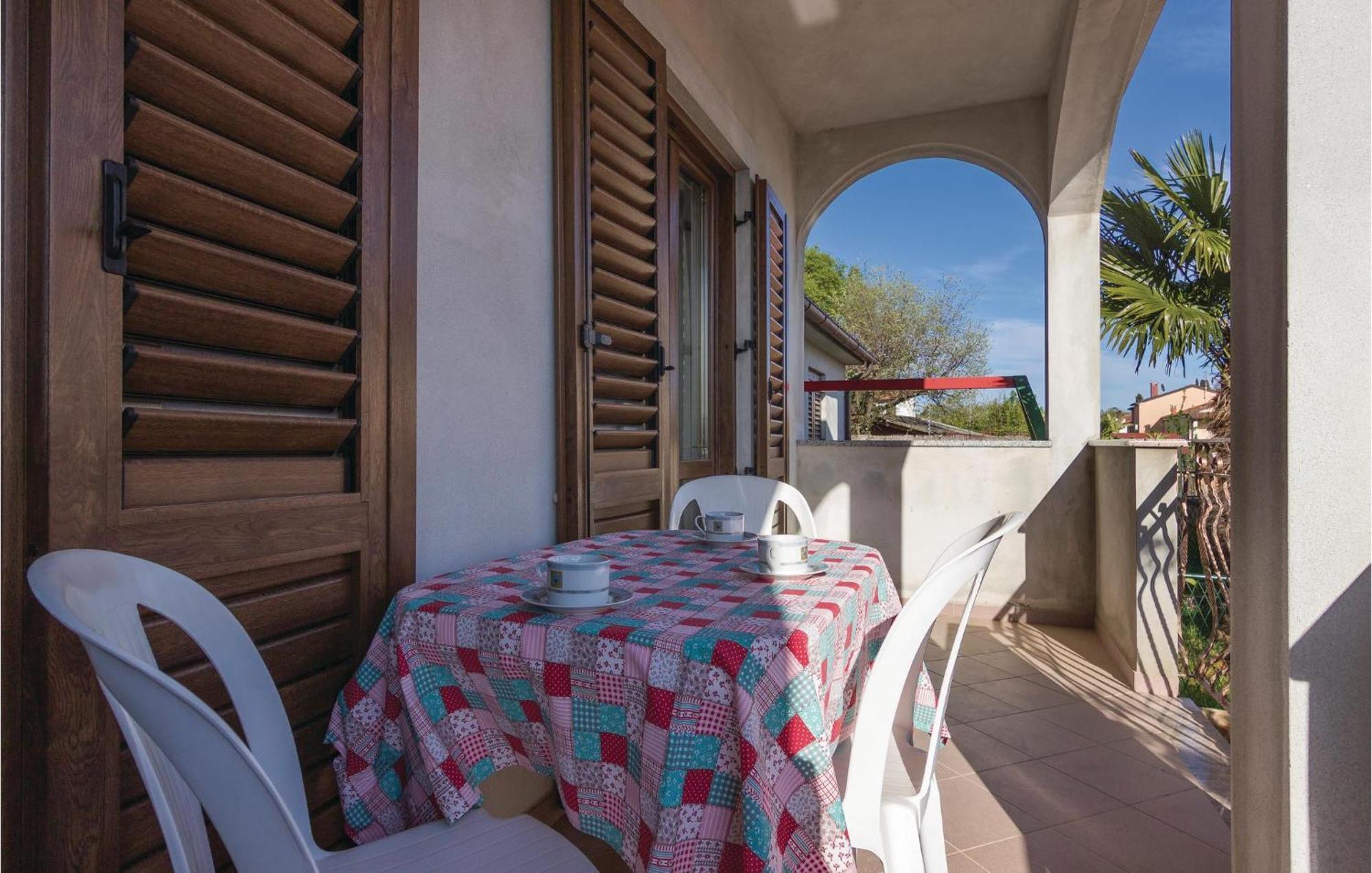 Cozy Apartment In Porec With Wifi ภายนอก รูปภาพ