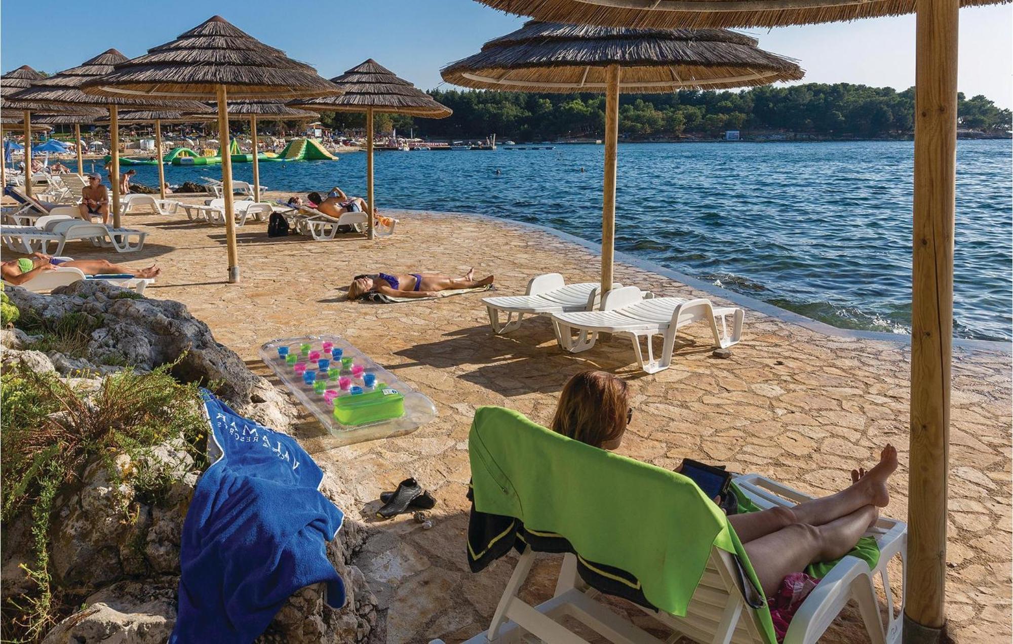 Cozy Apartment In Porec With Wifi ภายนอก รูปภาพ