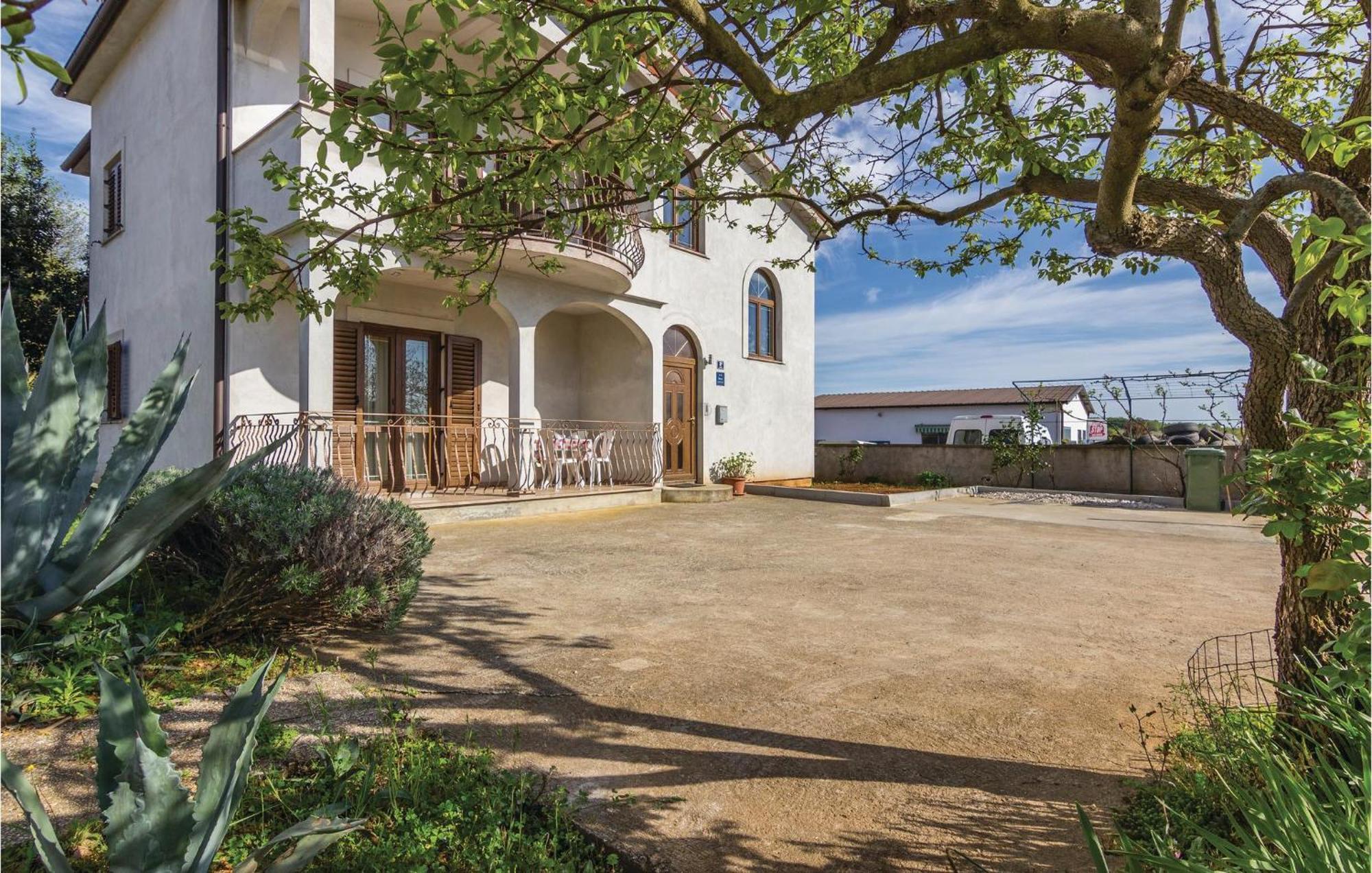 Cozy Apartment In Porec With Wifi ภายนอก รูปภาพ