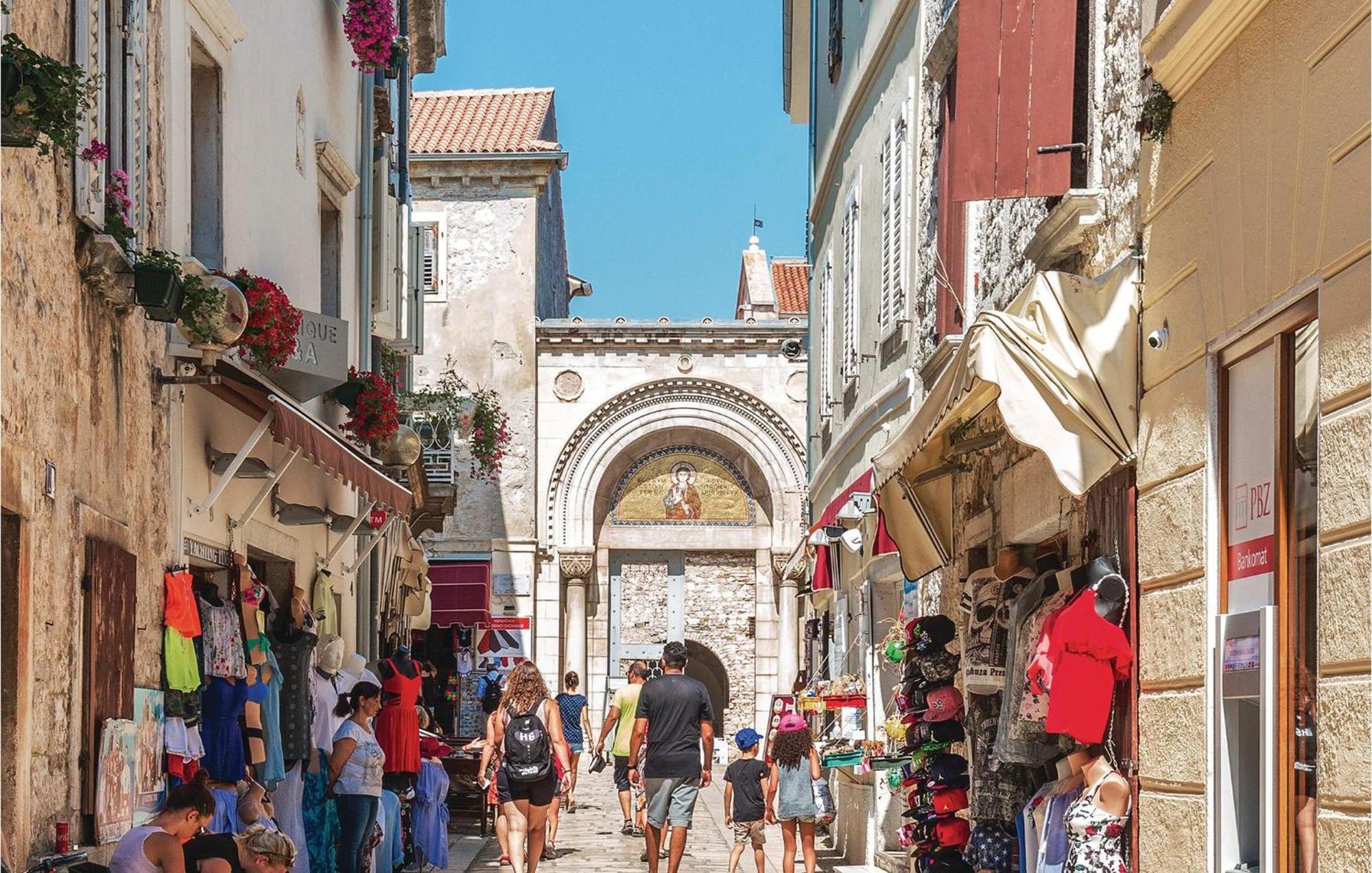 Cozy Apartment In Porec With Wifi ภายนอก รูปภาพ